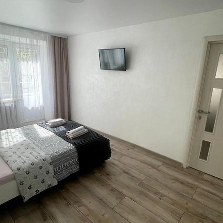 Нова 2Х Кімнатна В Центре Apartman Rivne Kültér fotó